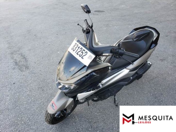 YAMAHA NMAX 18/18