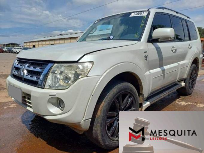 MITSUBISHI PAJERO FULL 12/13
