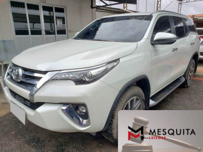 TOYOTA HILUX SW4 19/19